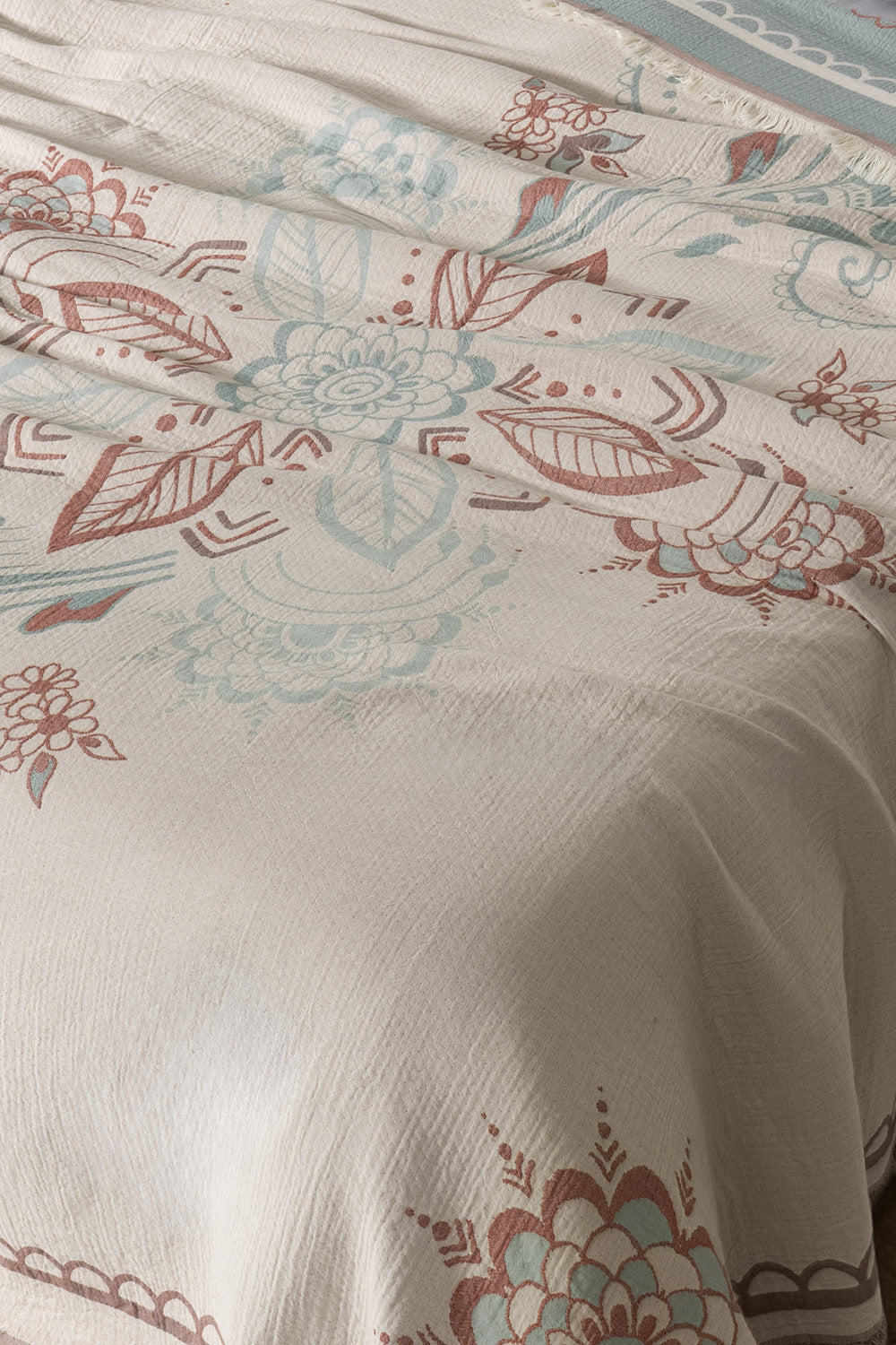 Amber 4 Katlı Jumbo Jakarlı Pano Desen Müslin Pike / Yatak Örtüsü %100 Pamuk