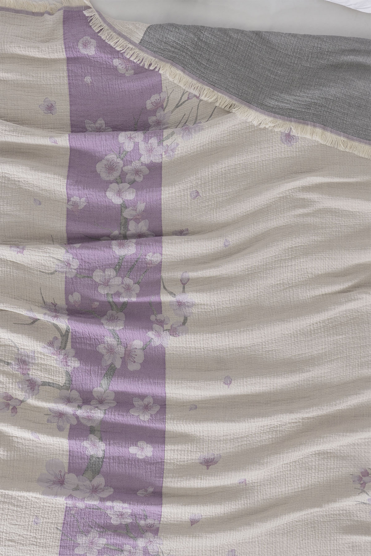 Sakura 4 Katlı Jumbo Jakarlı Pano Desen Müslin Pike / Yatak Örtüsü %100 Pamuk